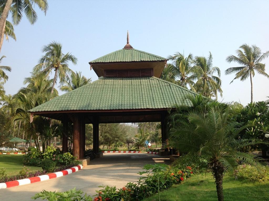 Central Ngwesaung Resort Exterior photo